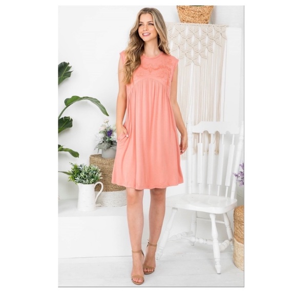 New Spring/Summer sleeveless dress with embroidered front - Picture 7 of 7